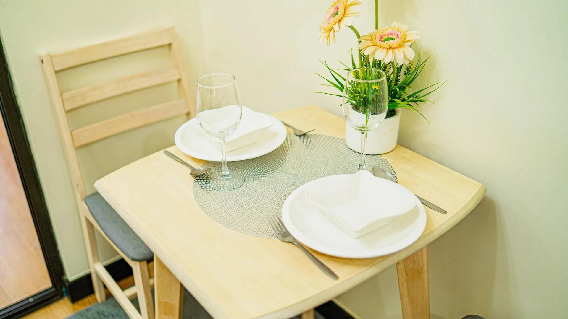 Elegant 1 Bedroom Deluxe Suite Near Naia Paranaque City