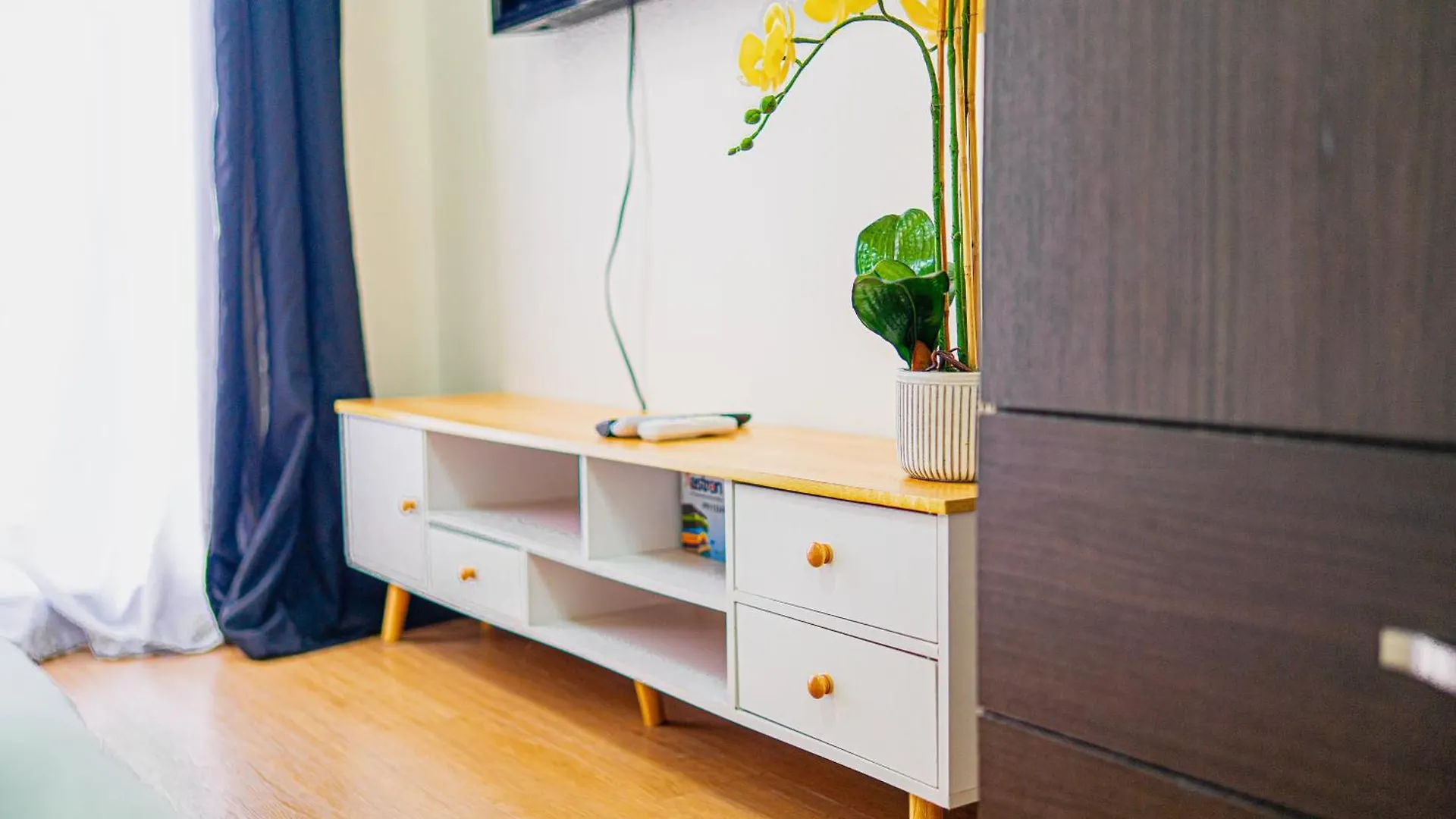 Elegant 1 Bedroom Deluxe Suite Near Naia Paranaque City Aparthotel